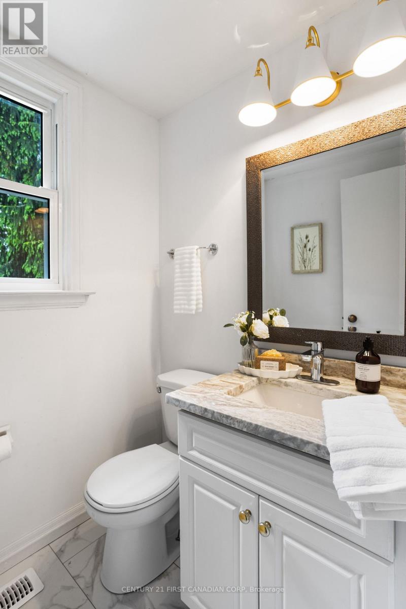 Photo 37 of 24 Bartlett Crescent, London South ON