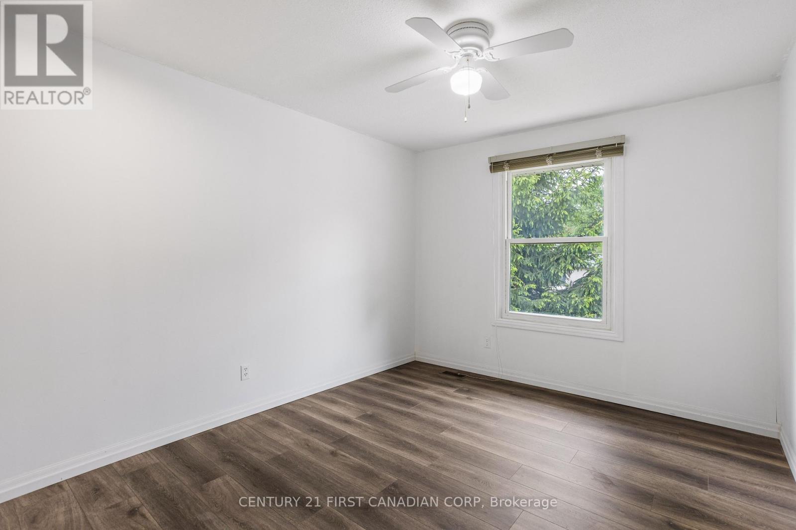 Photo 38 of 24 Bartlett Crescent, London South ON