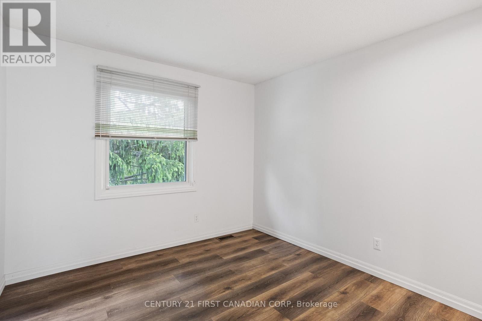Photo 20 of 24 Bartlett Crescent, London South ON