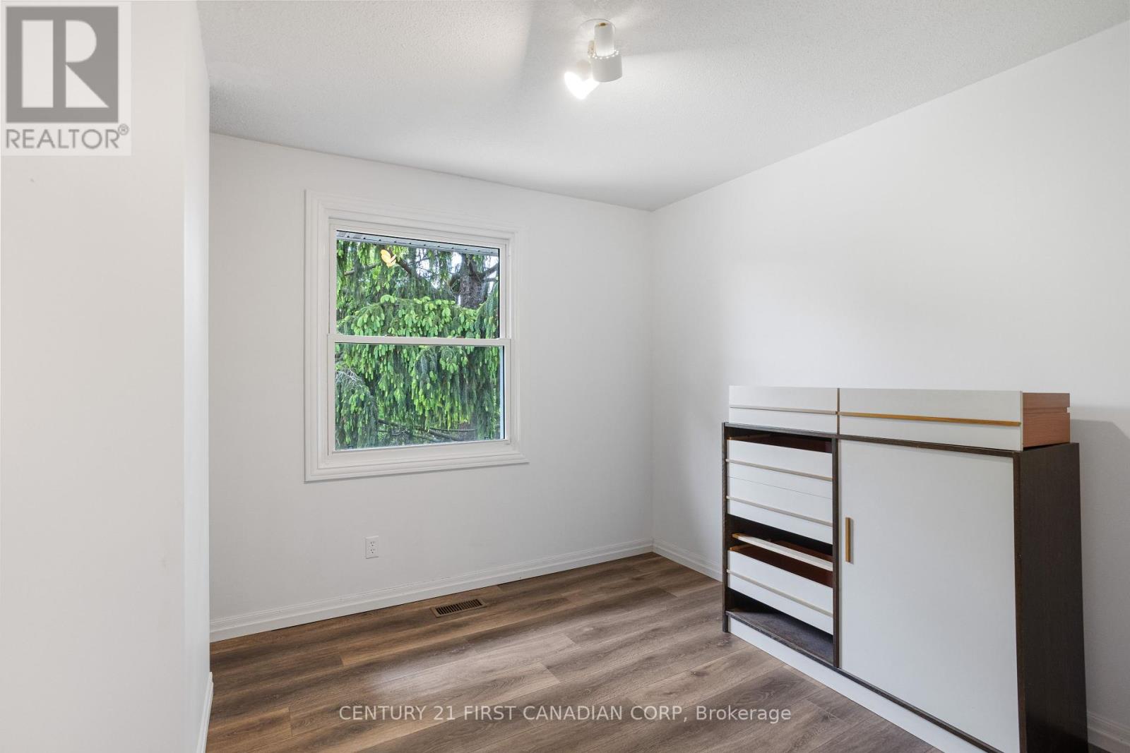 Photo 5 of 24 Bartlett Crescent, London South ON