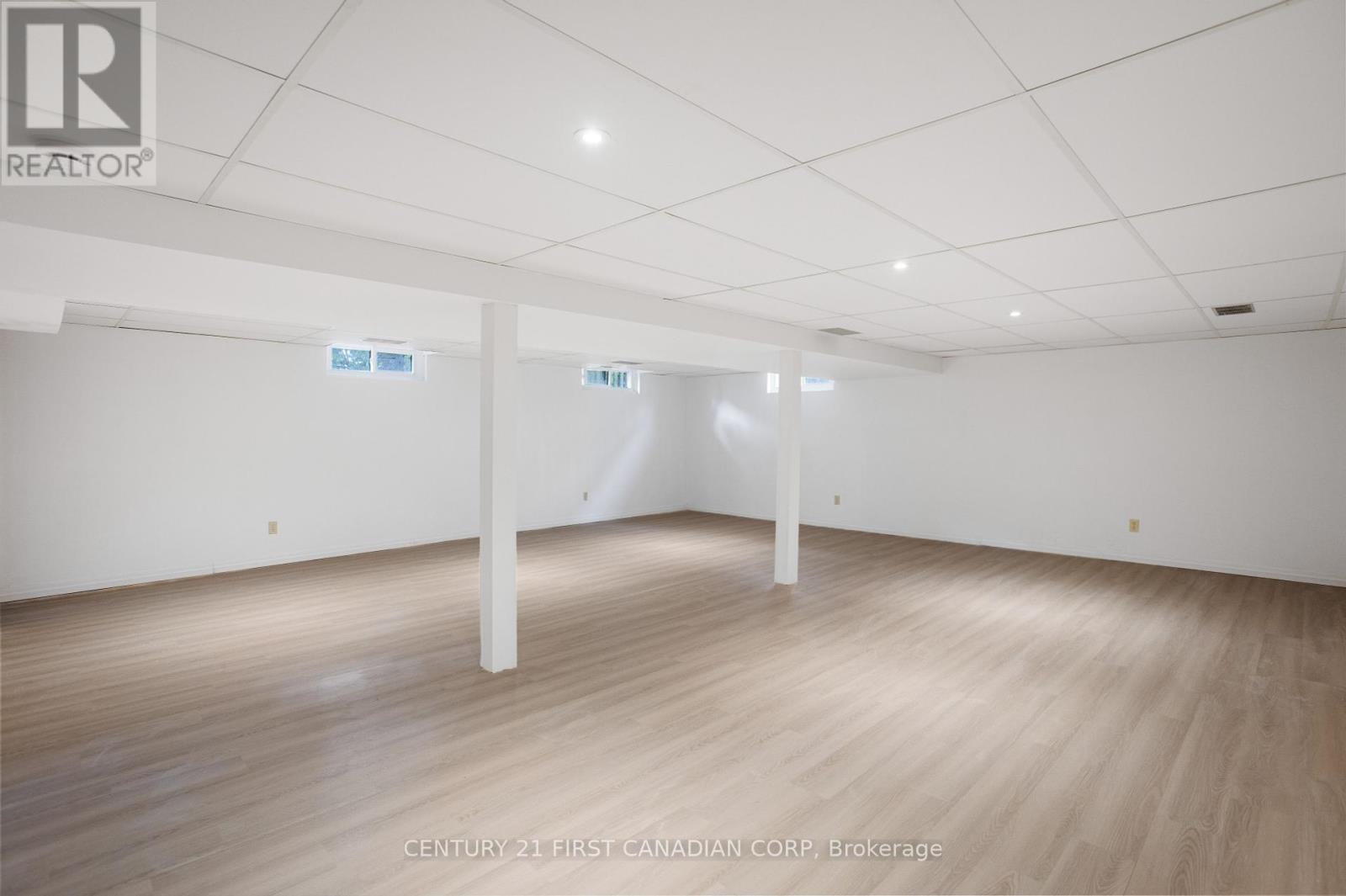 Photo 18 of 24 Bartlett Crescent, London South ON