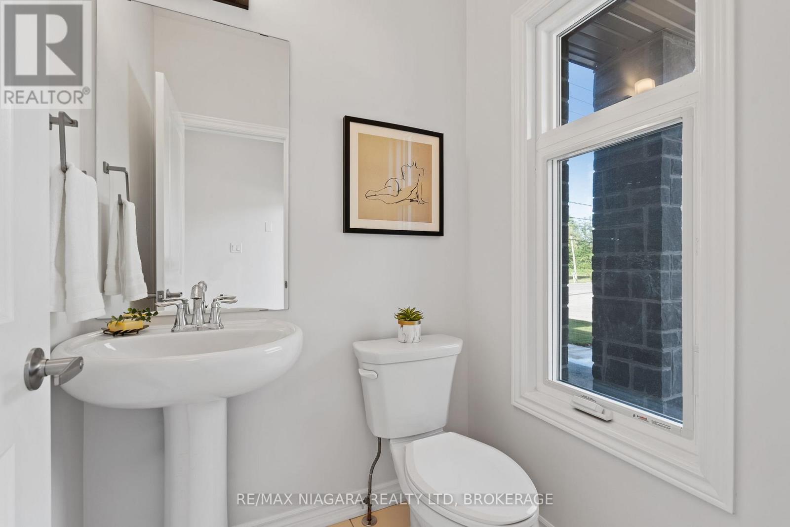 Photo 7 of 219 Wells Avenue, Fort Erie ON