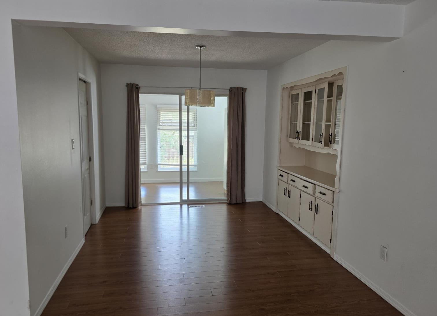 Photo 3 of 3036 Mouat Drive, Abbotsford BC
