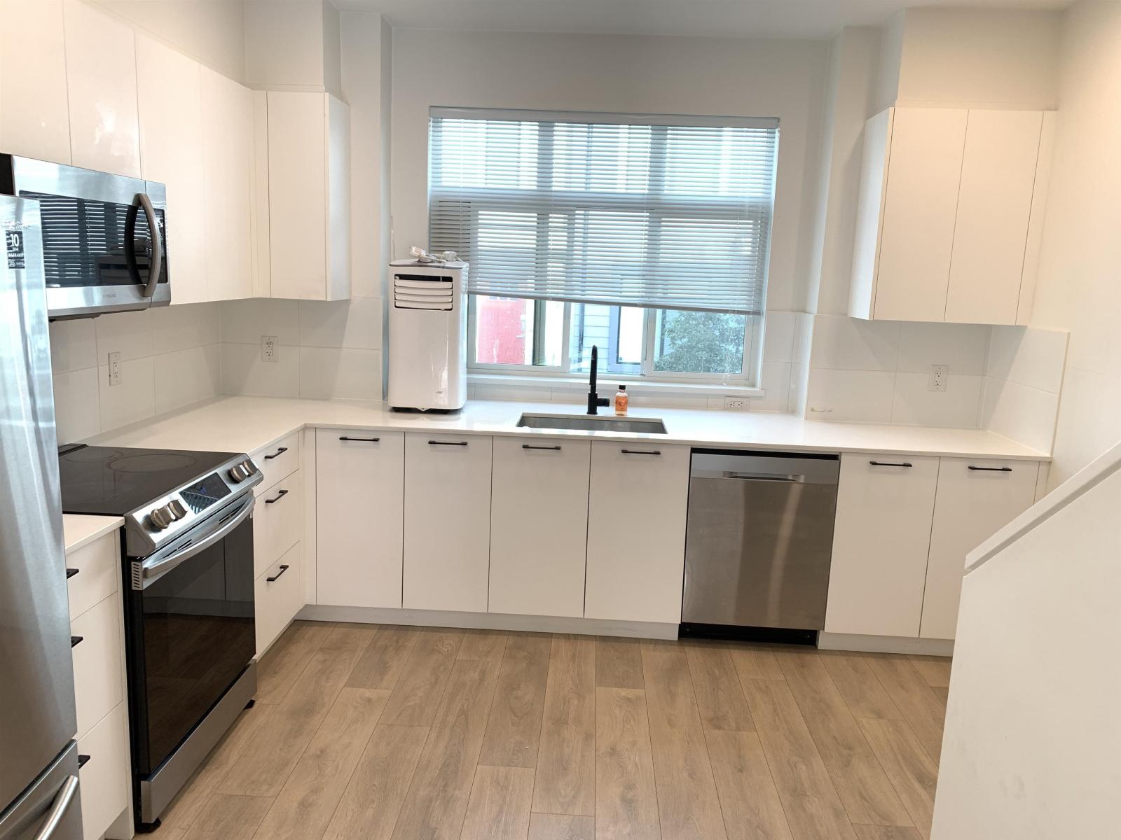 Photo 4 of 146 15235 Sitka Drive, Surrey BC