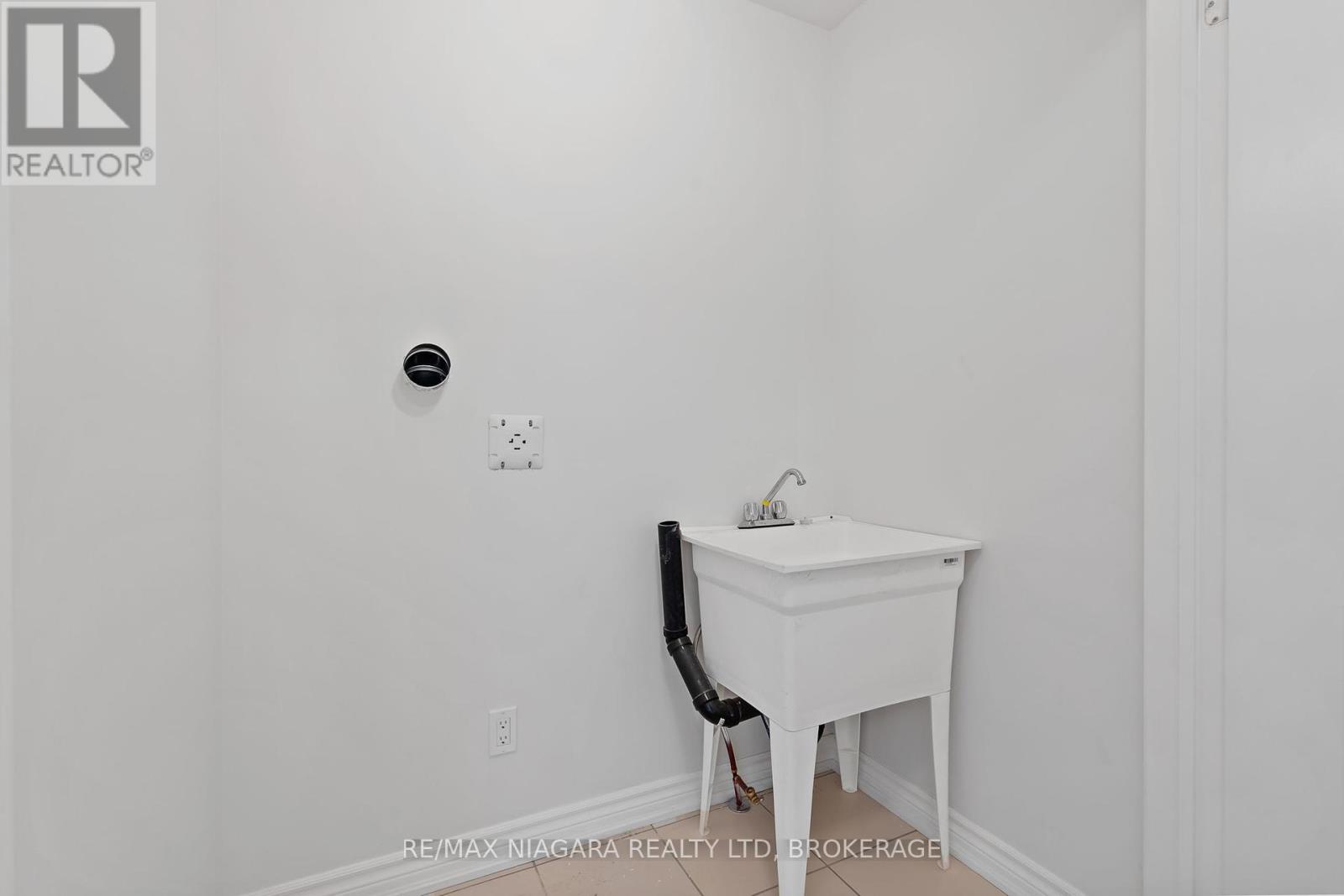 Photo 29 of 219 Wells Avenue, Fort Erie ON