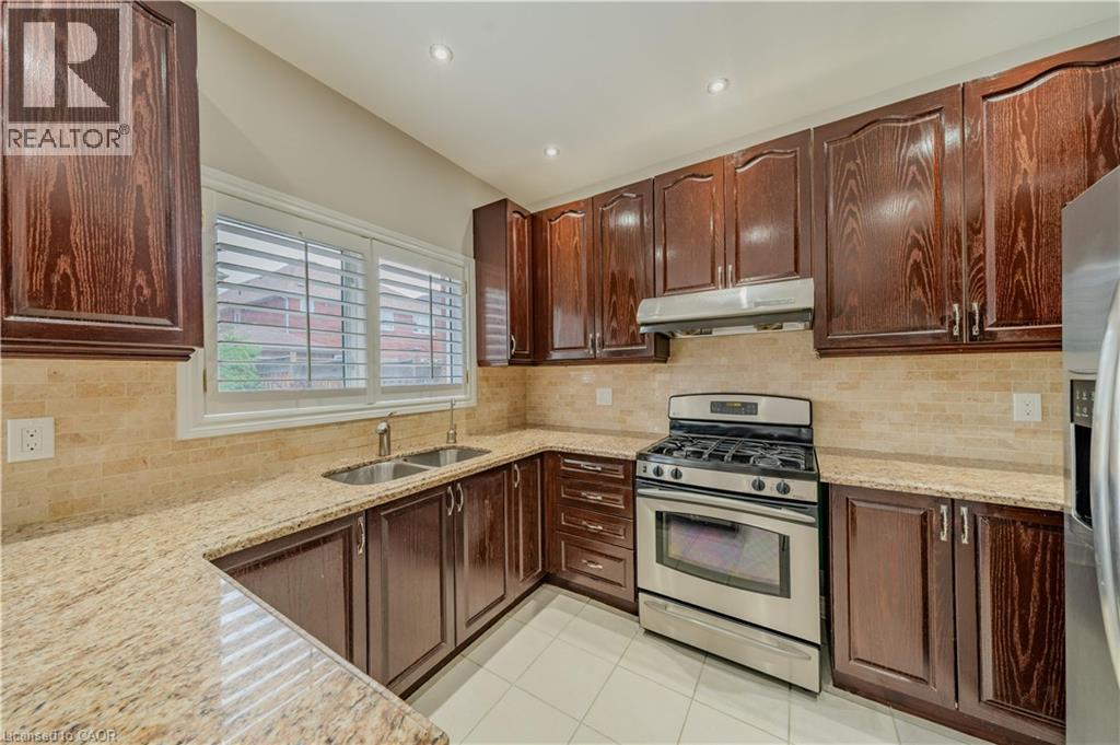 Photo 27 of 5918 Bassinger Place, Mississauga ON