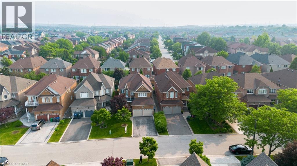 Photo 45 of 5918 Bassinger Place, Mississauga ON