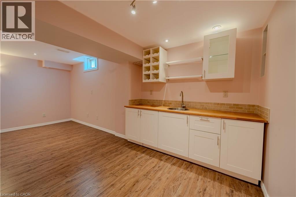 Photo 7 of 5918 Bassinger Place, Mississauga ON