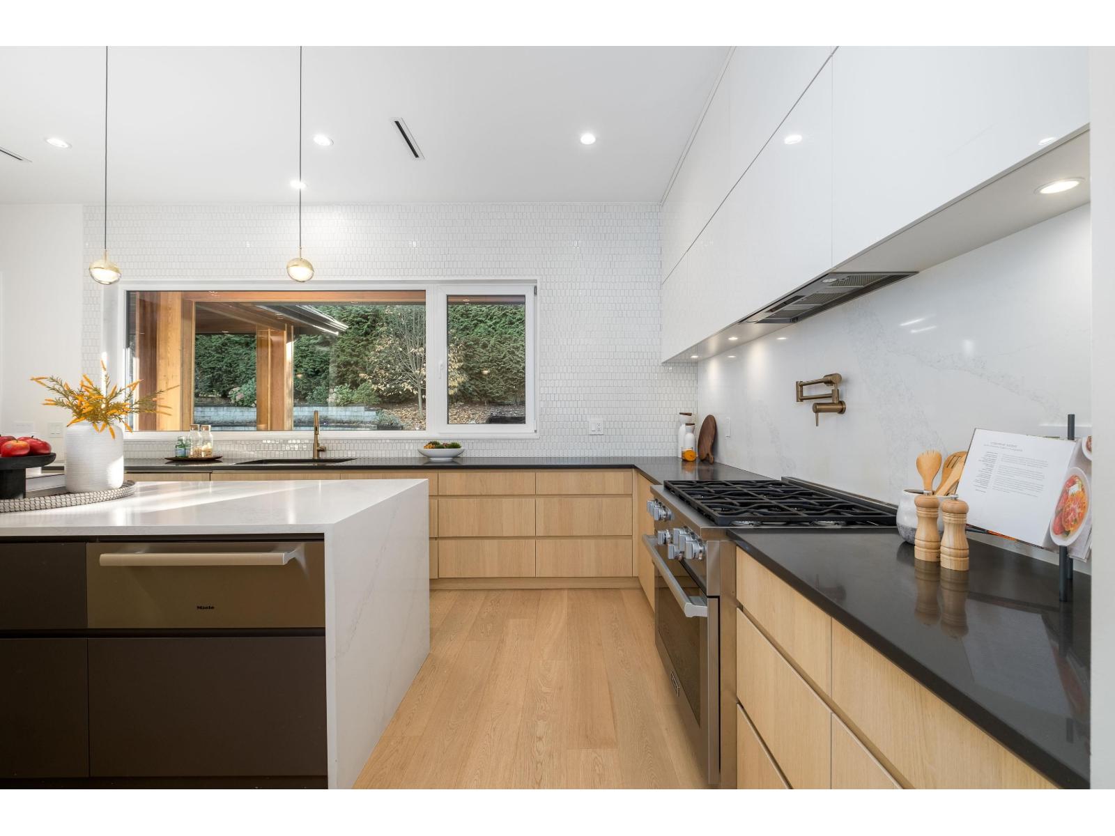 Photo 10 of 16690 Mcnair Drive, Surrey BC
