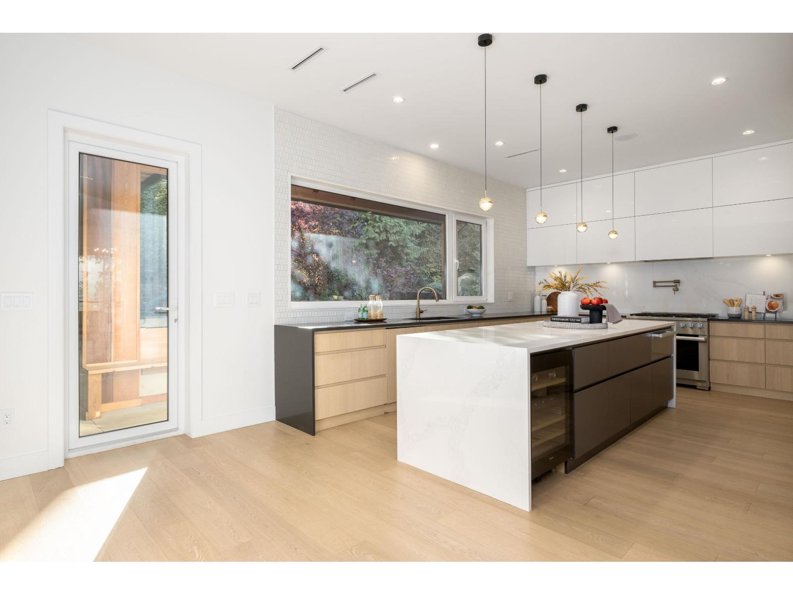 Photo 8 of 16690 Mcnair Drive, Surrey BC