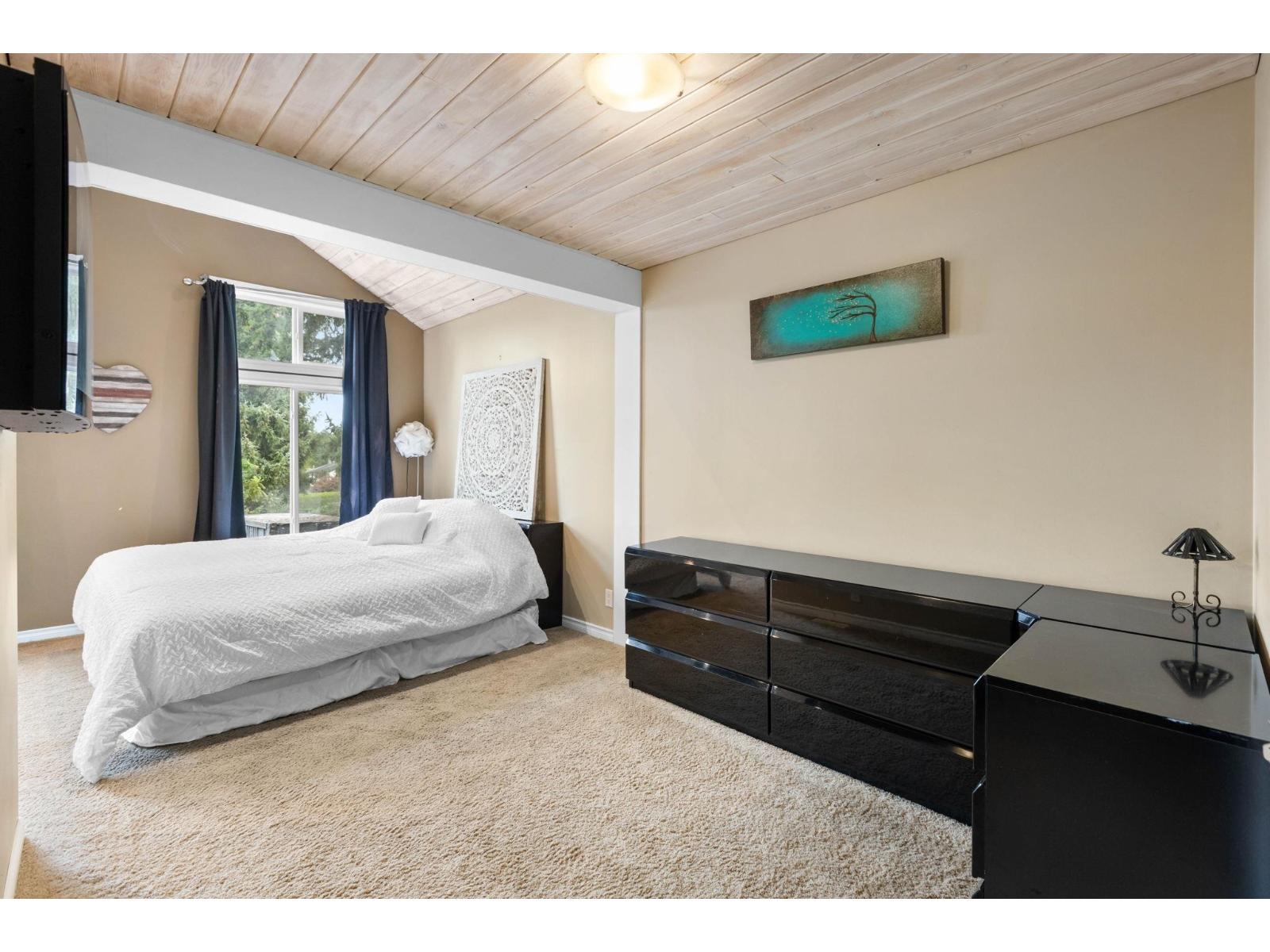 Photo 8 of 19691 49 Avenue, Langley BC