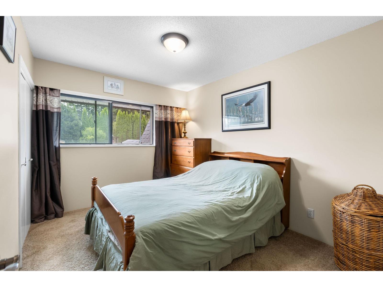 Photo 9 of 19691 49 Avenue, Langley BC