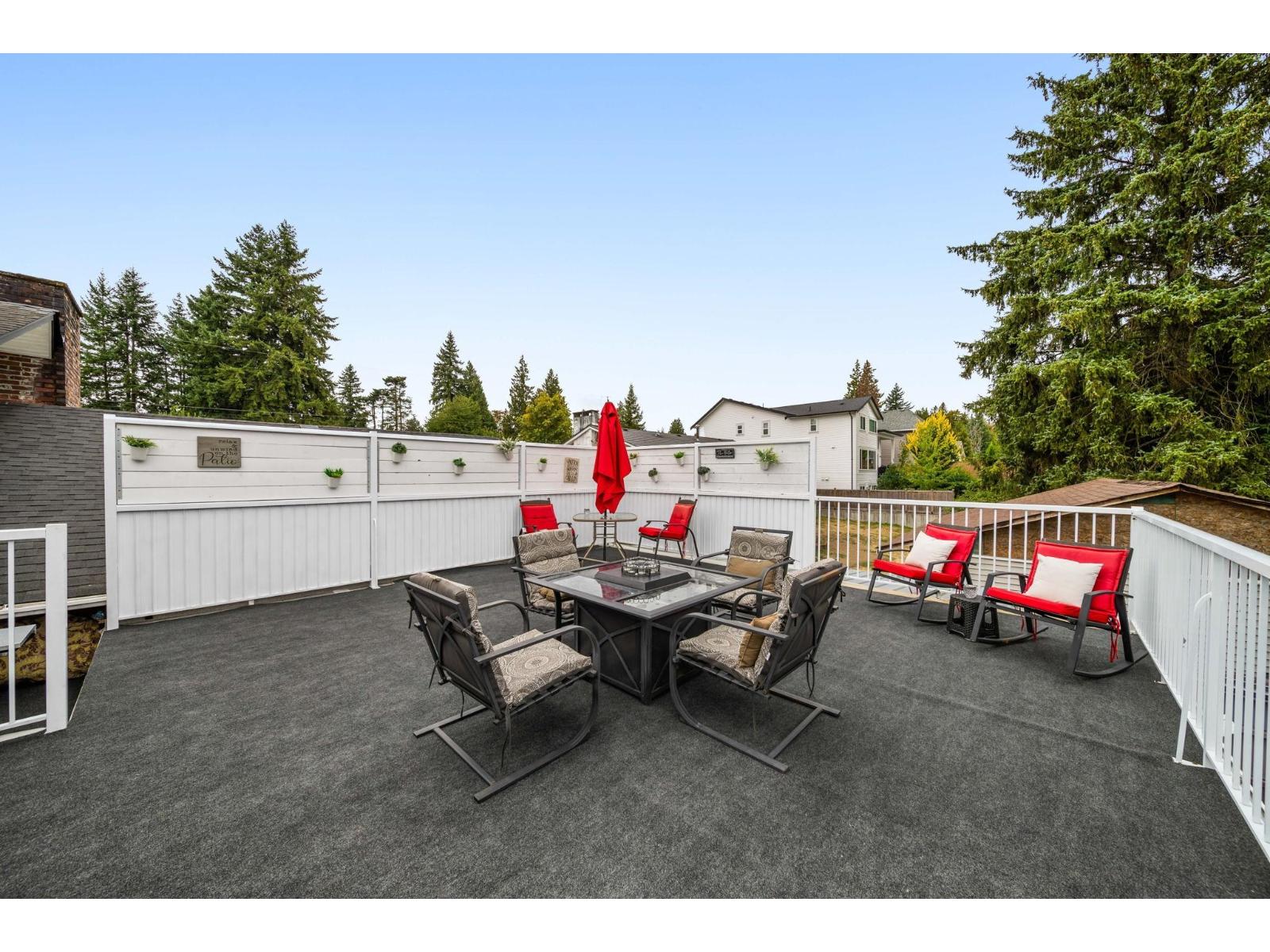 Photo 2 of 19691 49 Avenue, Langley BC