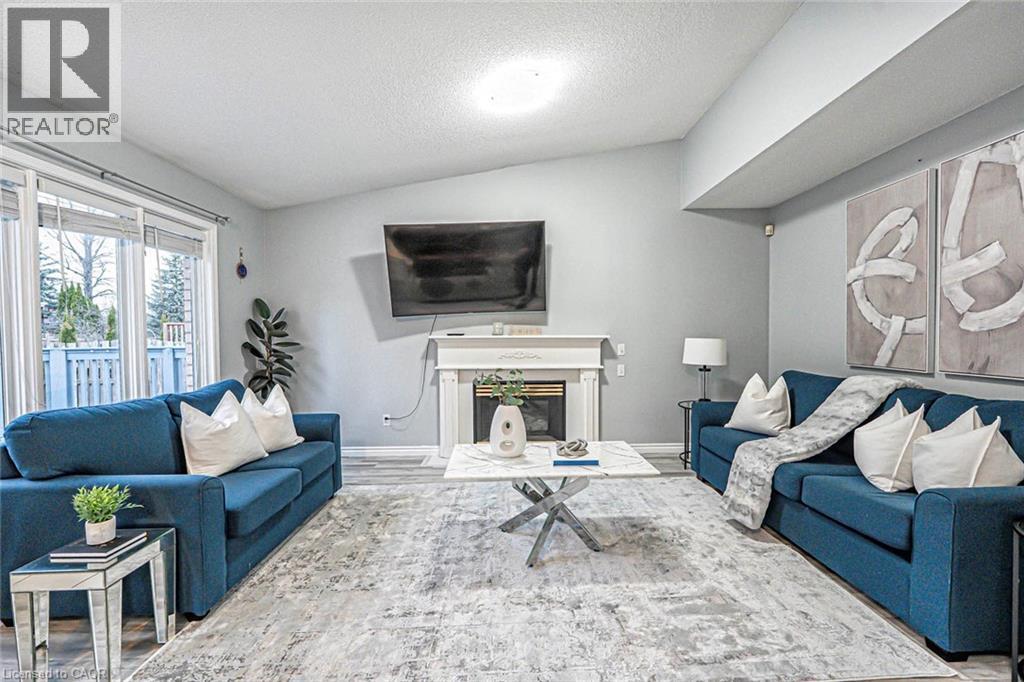 Photo 5 of 172 Alderlea Avenue, Mount Hope ON