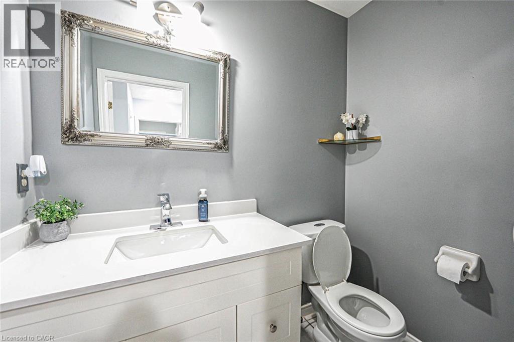 Photo 7 of 172 Alderlea Avenue, Mount Hope ON