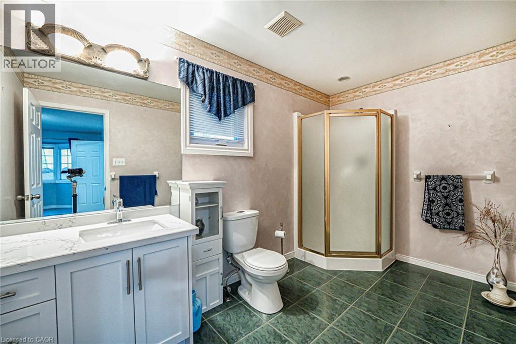Photo 3 of 172 Alderlea Avenue, Mount Hope ON