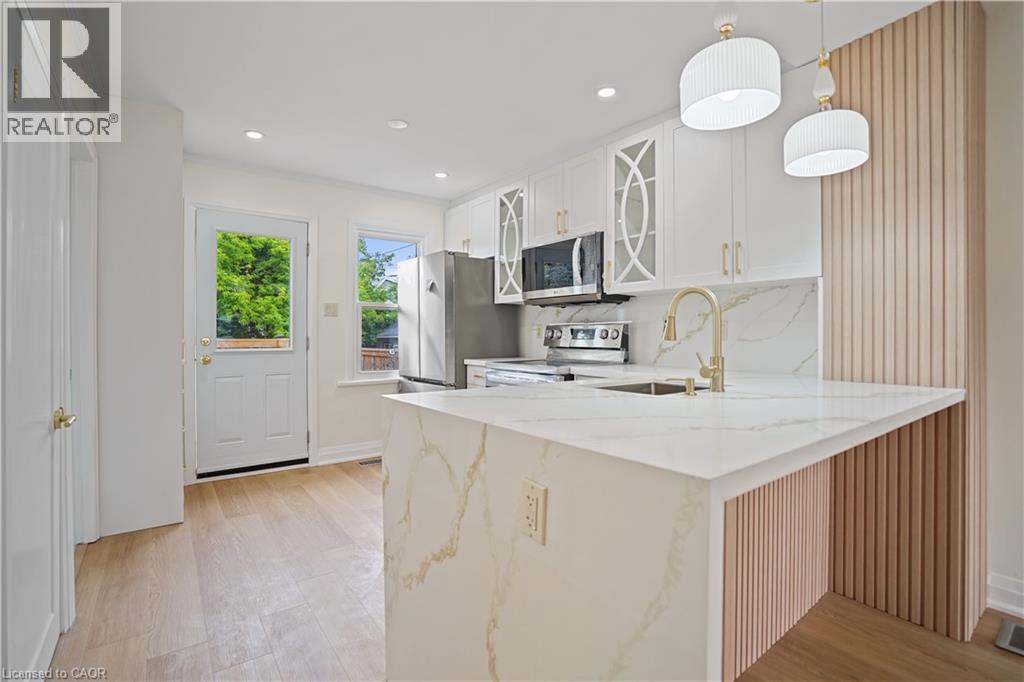 Photo 23 of 133 Barons Avenue N, Hamilton ON
