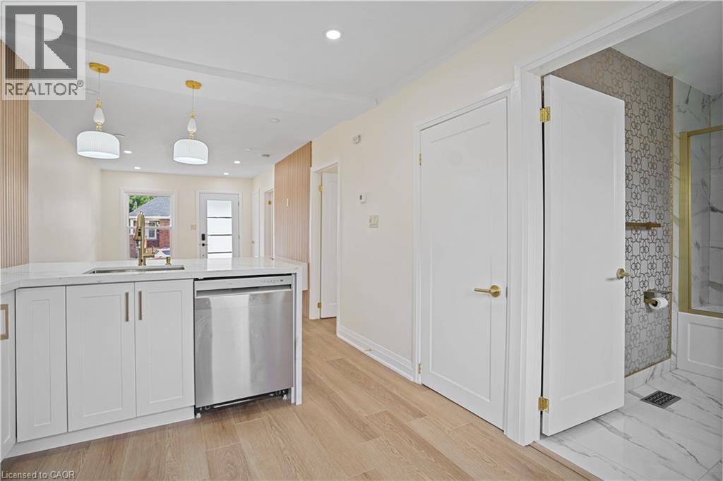 Photo 8 of 133 Barons Avenue N, Hamilton ON