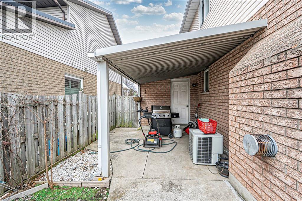 Photo 9 of 172 Alderlea Avenue, Mount Hope ON