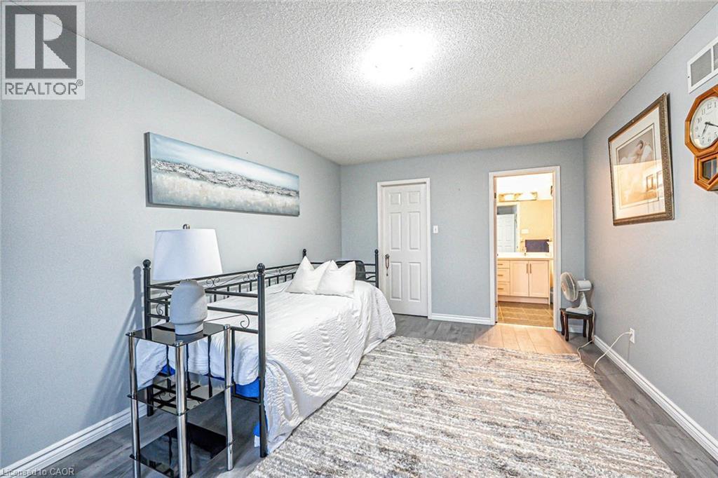 Photo 14 of 172 Alderlea Avenue, Mount Hope ON