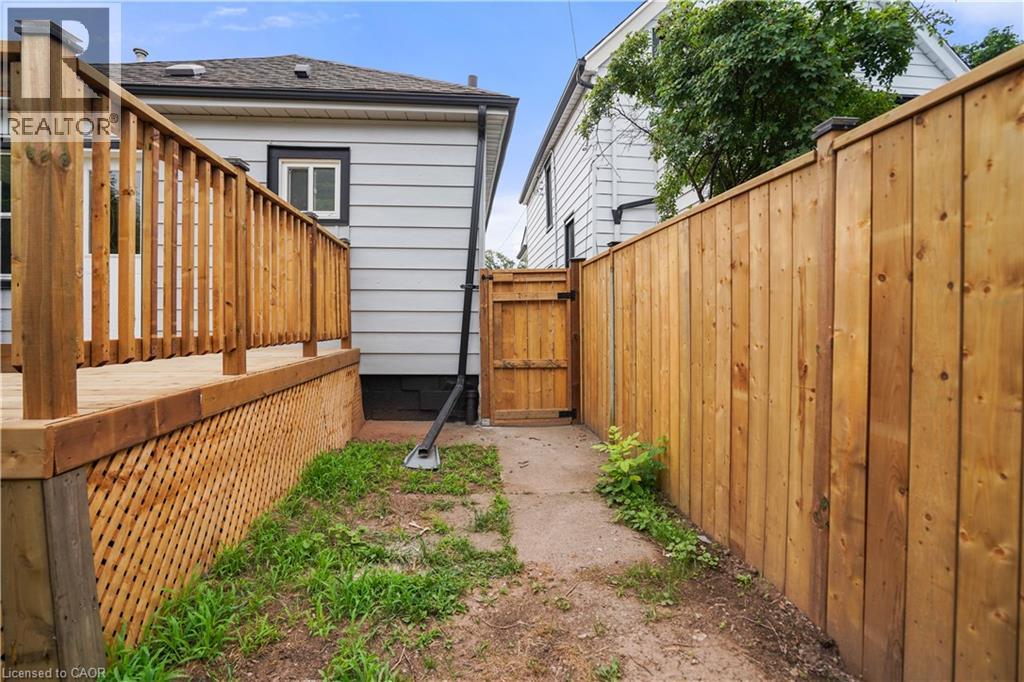 Photo 17 of 133 Barons Avenue N, Hamilton ON