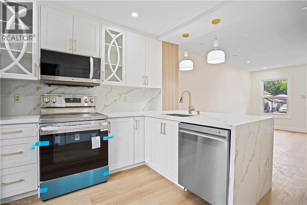 Photo 14 of 133 Barons Avenue N, Hamilton ON