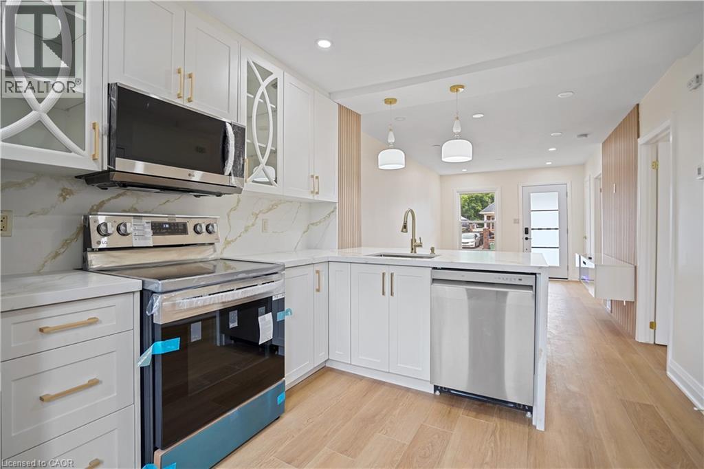 Photo 26 of 133 Barons Avenue N, Hamilton ON
