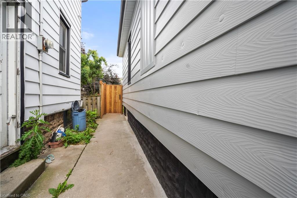 Photo 7 of 133 Barons Avenue N, Hamilton ON