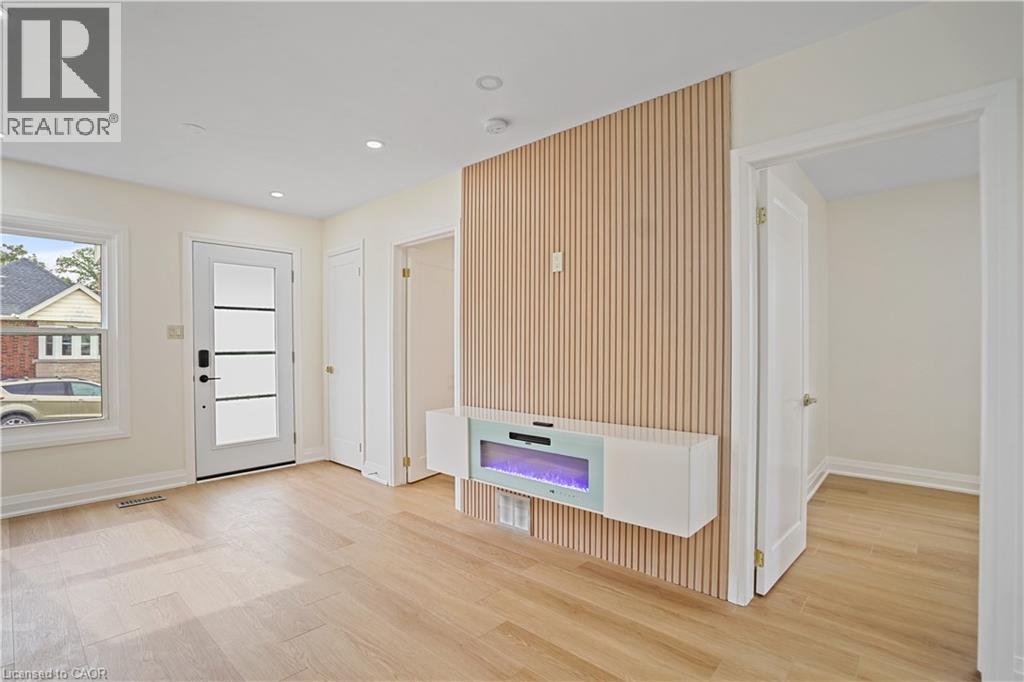 Photo 5 of 133 Barons Avenue N, Hamilton ON