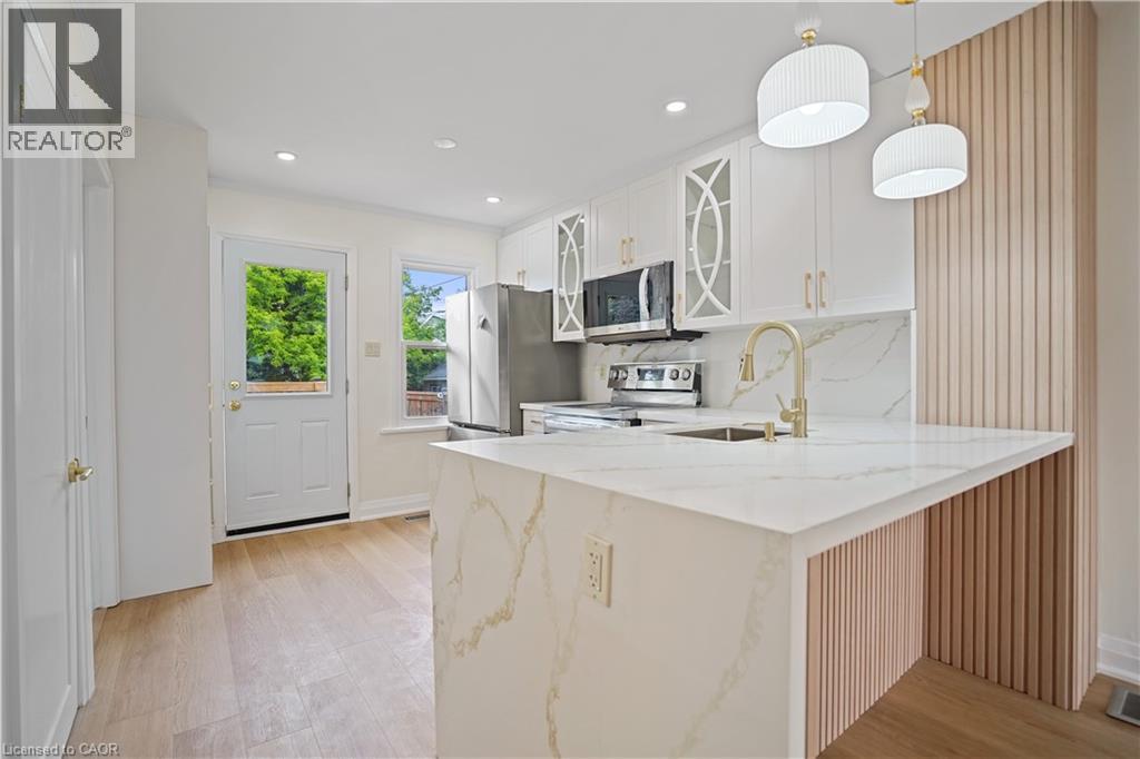 Photo 12 of 133 Barons Avenue N, Hamilton ON