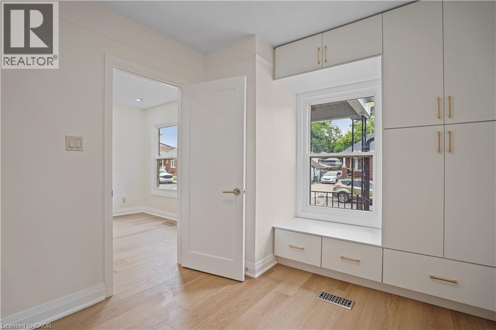 Photo 27 of 133 Barons Avenue N, Hamilton ON