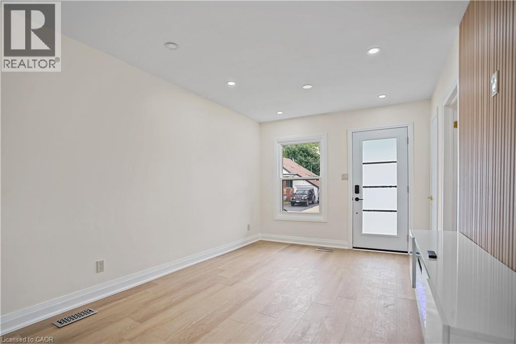 Photo 11 of 133 Barons Avenue N, Hamilton ON