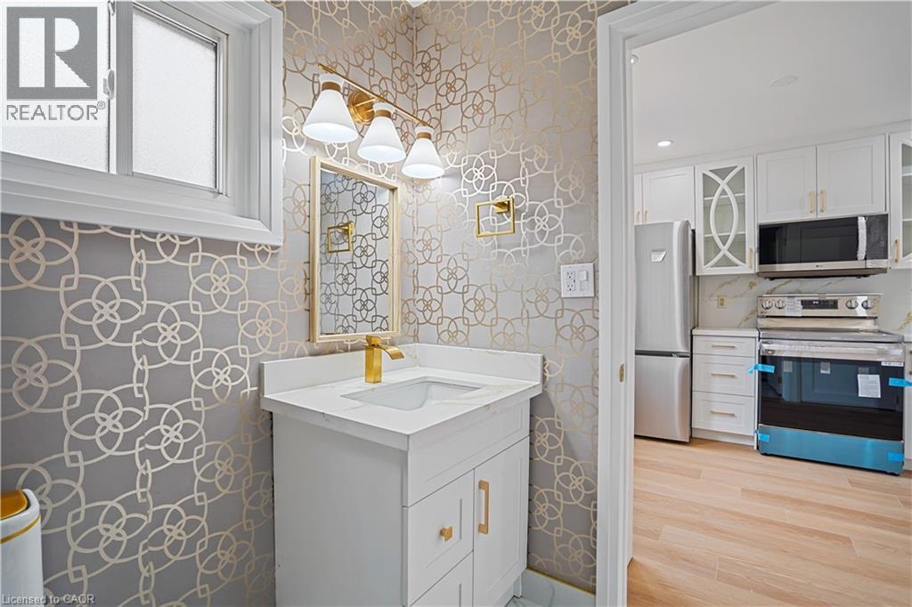 Photo 24 of 133 Barons Avenue N, Hamilton ON