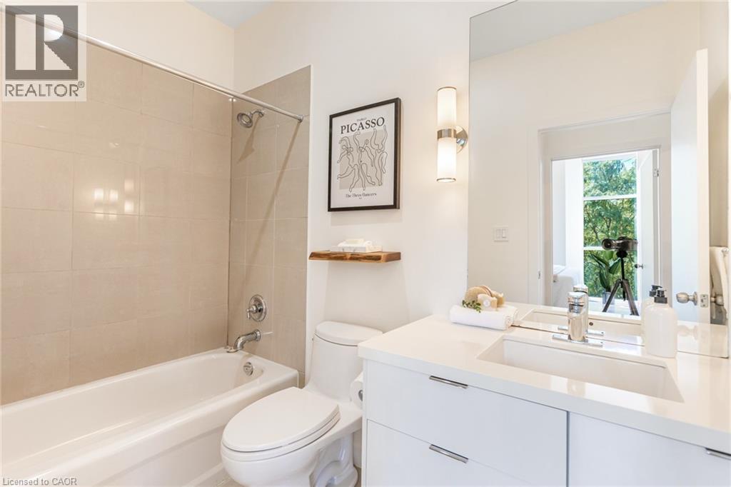 Photo 8 of 66 Bay Street S Unit 401, Hamilton ON