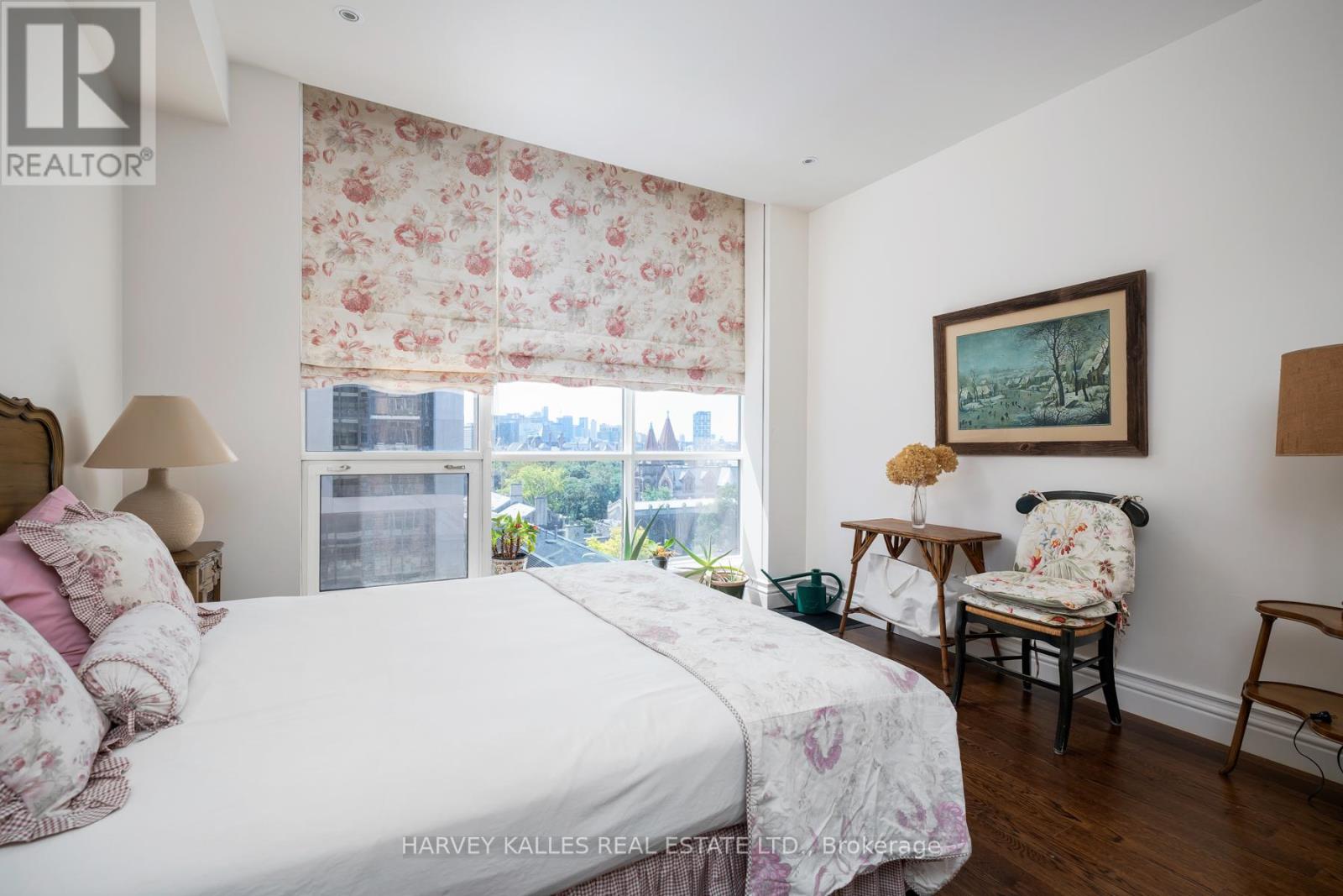 Photo 14 of 9 A 22 St Thomas Street, Toronto ON