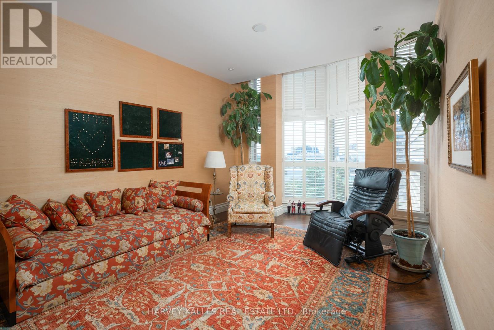 Photo 15 of 9 A 22 St Thomas Street, Toronto ON