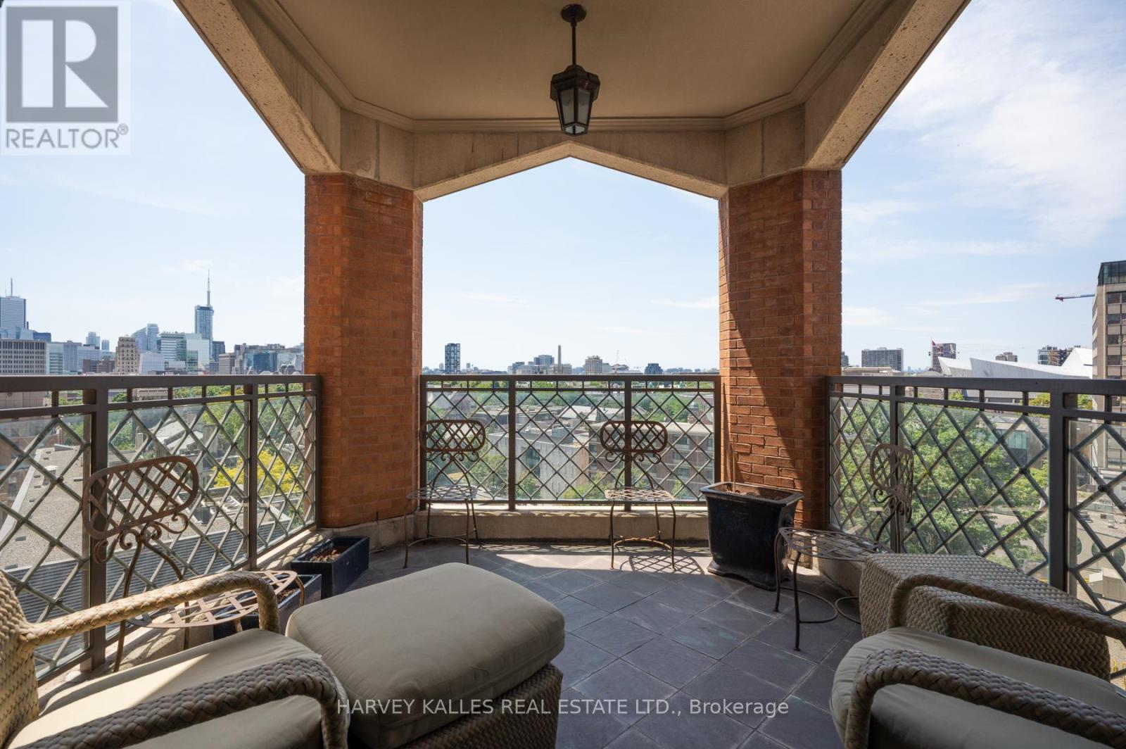 Photo 16 of 9 A 22 St Thomas Street, Toronto ON