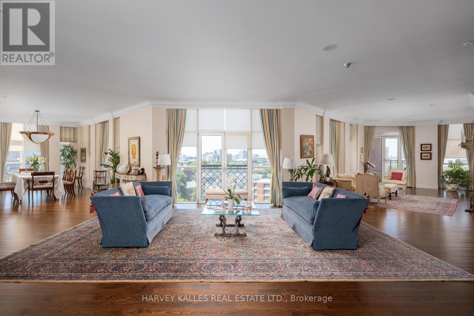 Photo 2 of 9 A 22 St Thomas Street, Toronto ON