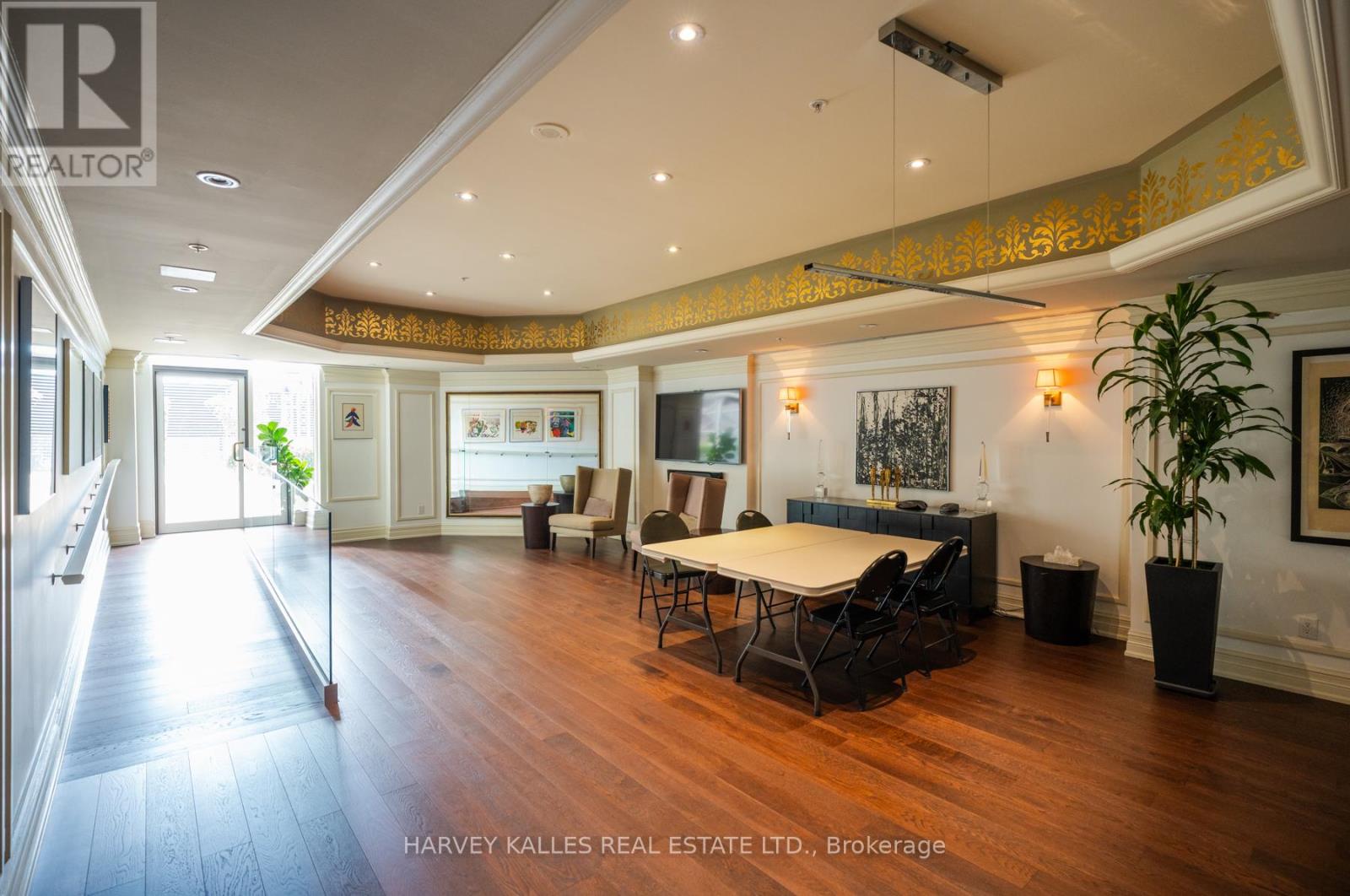 Photo 20 of 9 A 22 St Thomas Street, Toronto ON