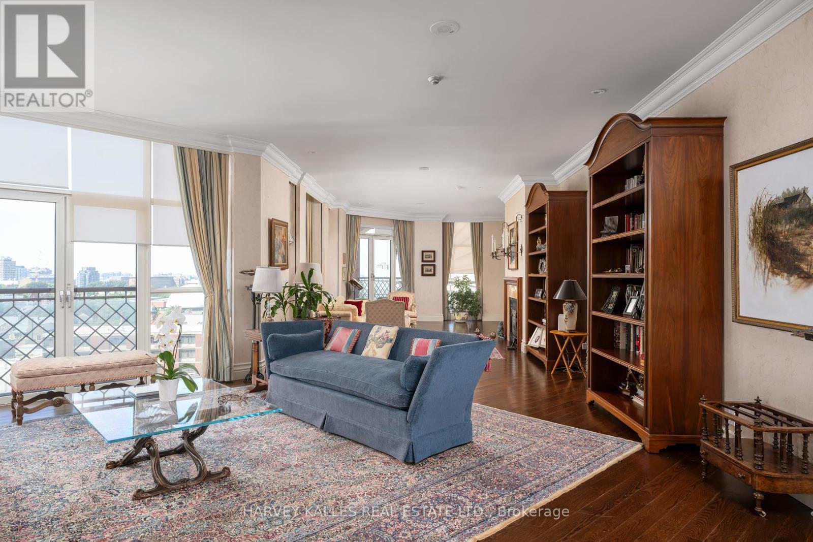 Photo 3 of 9 A 22 St Thomas Street, Toronto ON