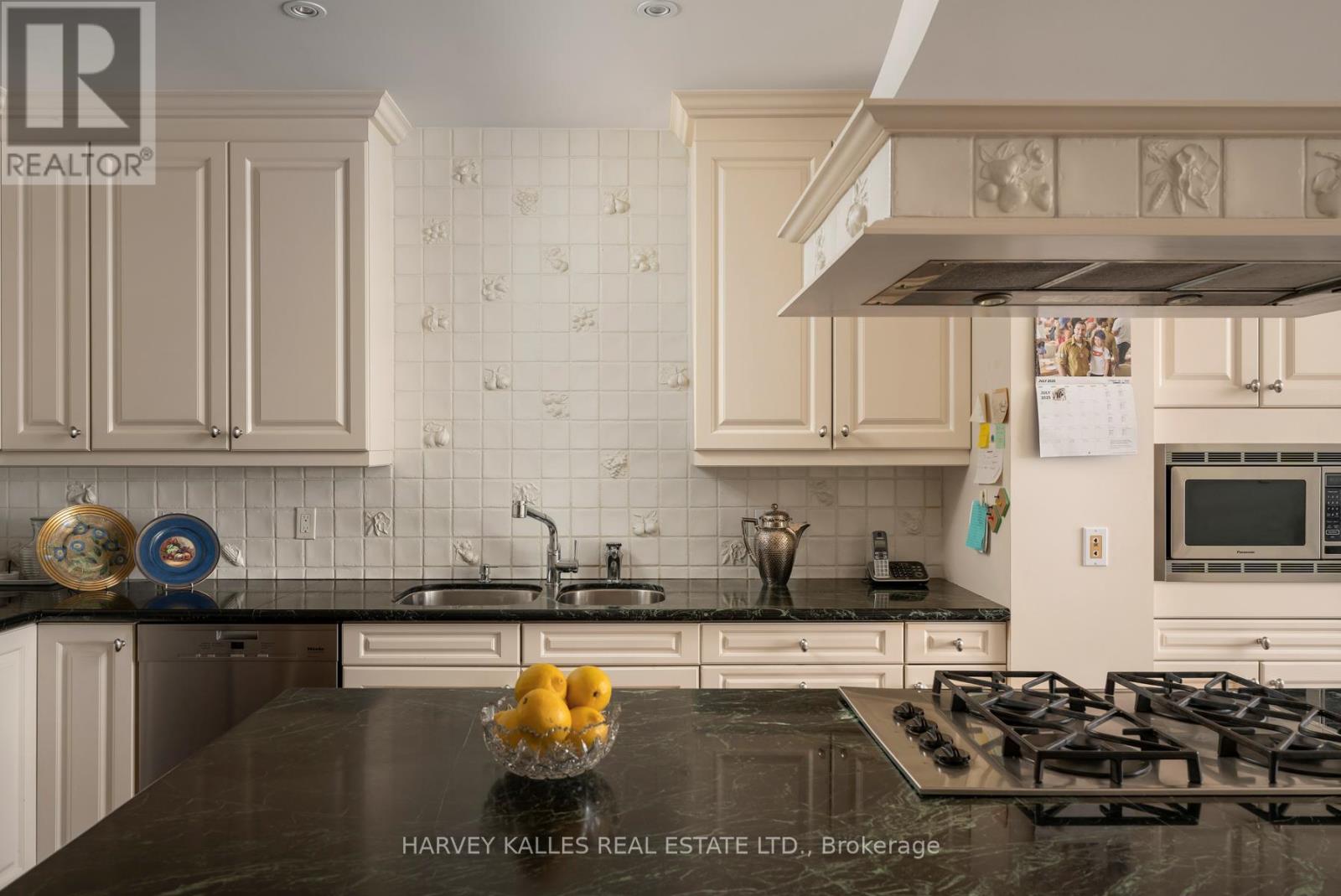 Photo 9 of 9 A 22 St Thomas Street, Toronto ON