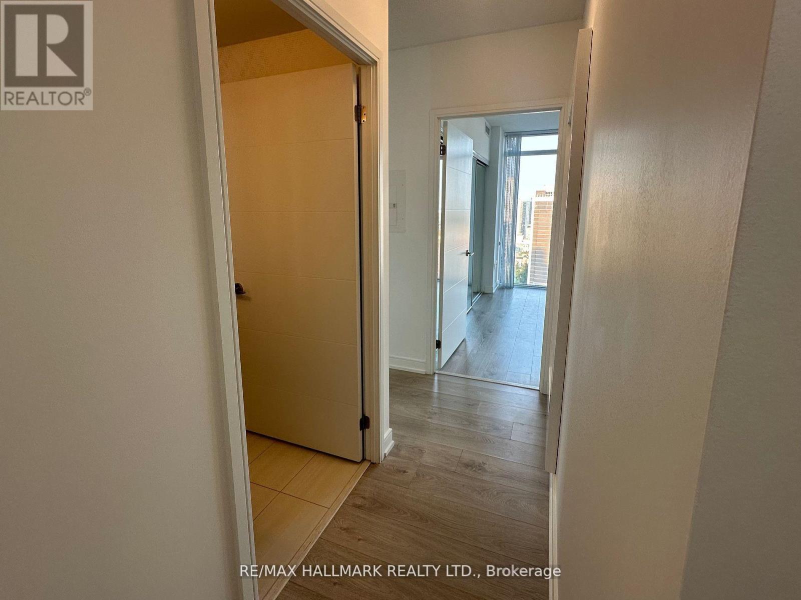 Photo 2 of 2904 50 Wellesley Street E, Toronto ON