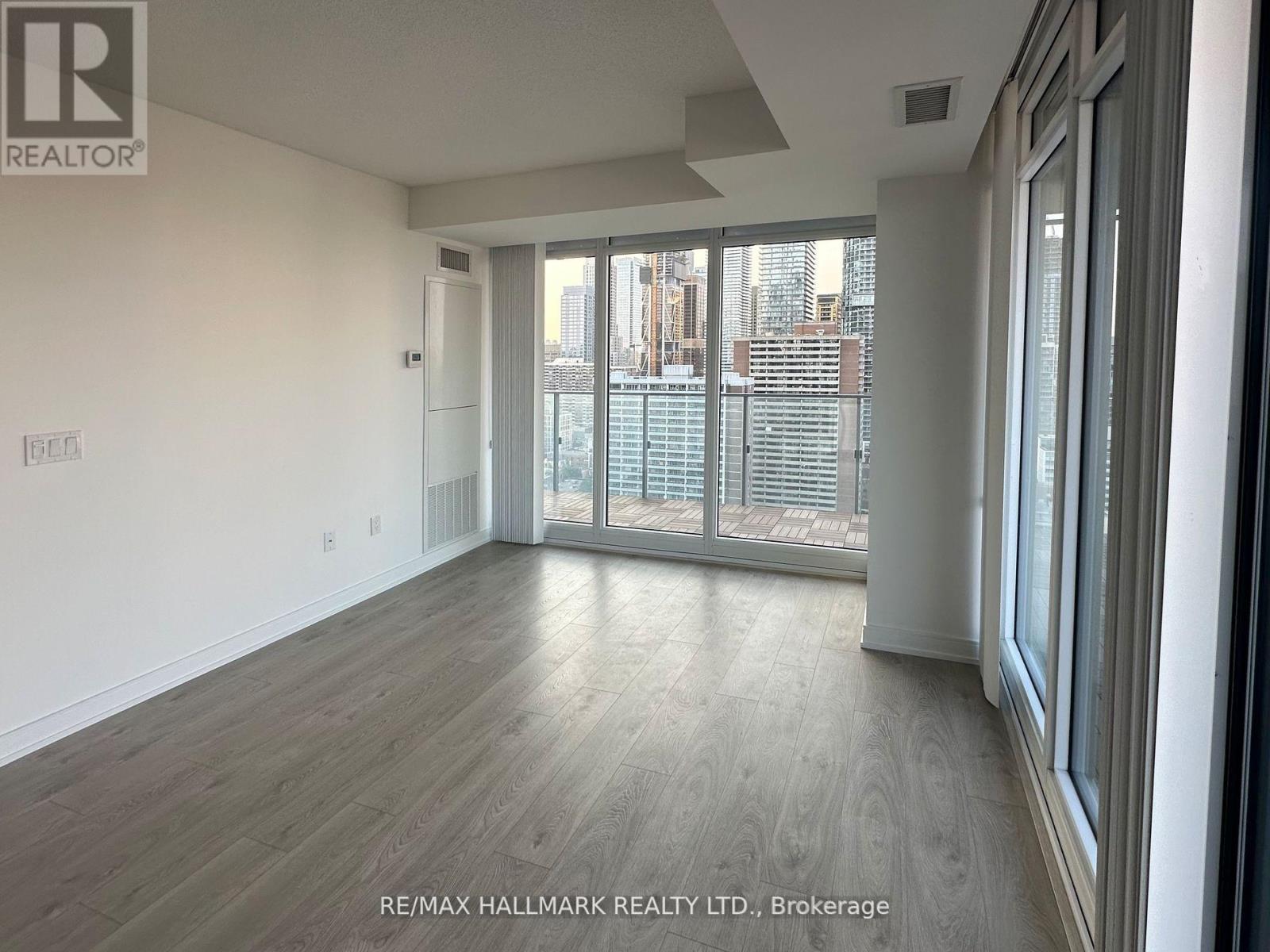 Photo 5 of 2904 50 Wellesley Street E, Toronto ON