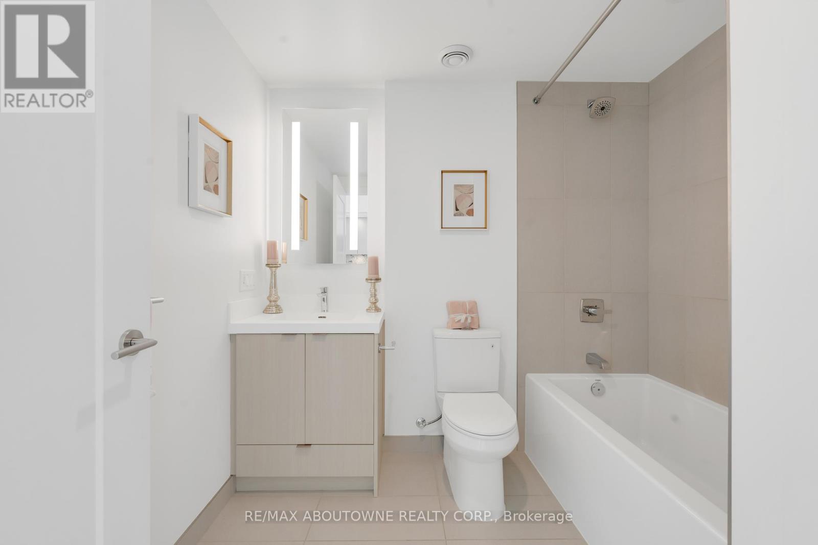 Photo 4 of 2608 30 Inn On The Park Drive, Toronto ON