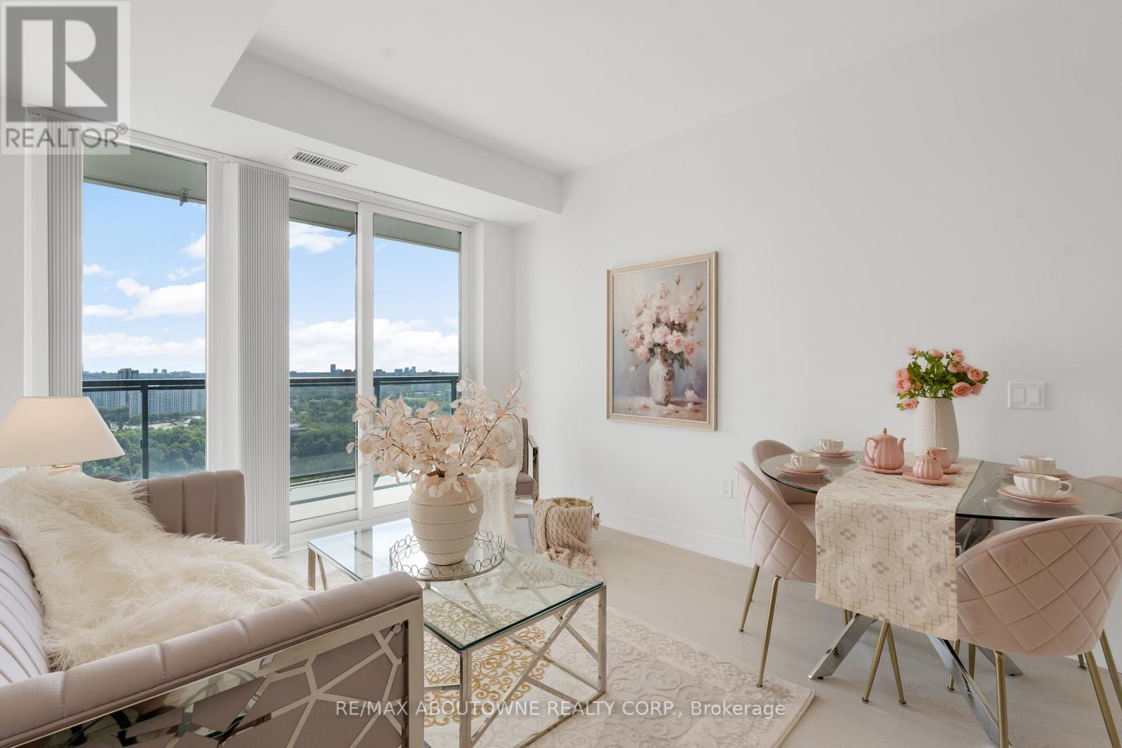 Photo 3 of 2608 30 Inn On The Park Drive, Toronto ON