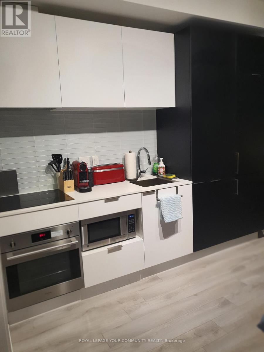 Photo 2 of 715 33 Helendale Avenue, Toronto ON