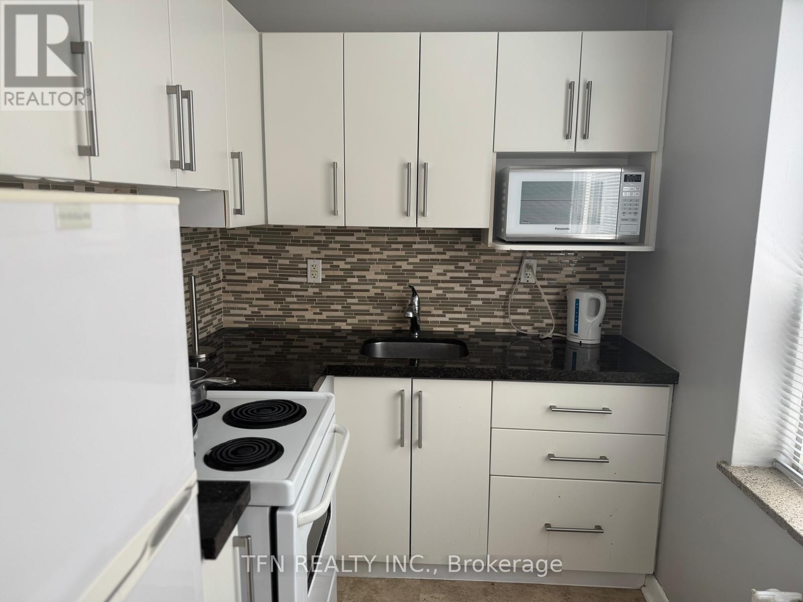 Photo 14 of 102 1112 Avenue Road, Toronto ON