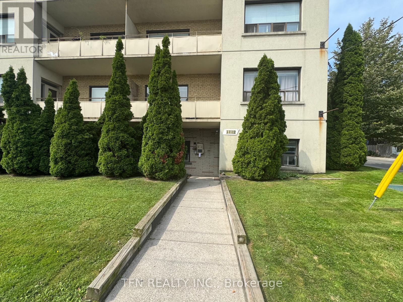 Photo 6 of 102 1112 Avenue Road, Toronto ON
