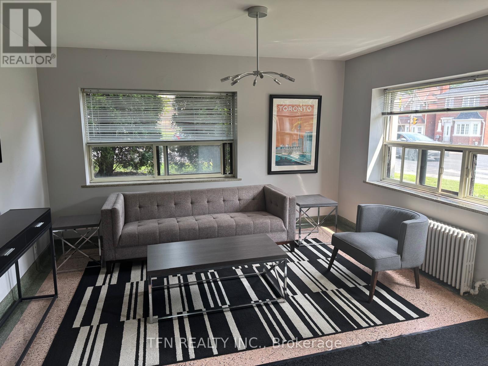 Photo 4 of 102 1112 Avenue Road, Toronto ON