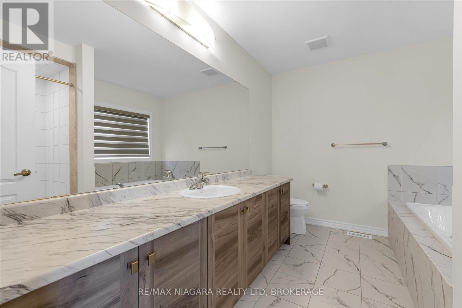 Photo 14 of 22 Peach Street, Thorold ON